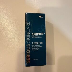 Serious Skincare A Defiance Anti-Aging Primer - Blue